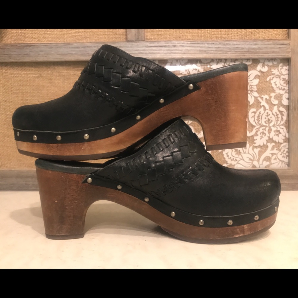 Size 6 UGG NAVY BLUE HIGH HEEL CLOGS